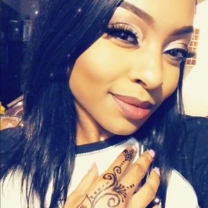 Meet your Posher, Alexia